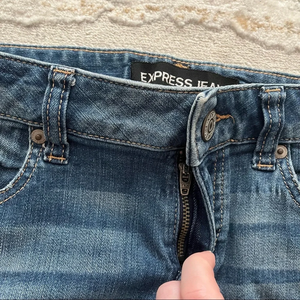 Like 🆕 Express distressed jean 2.5” inseam cuffed shorts